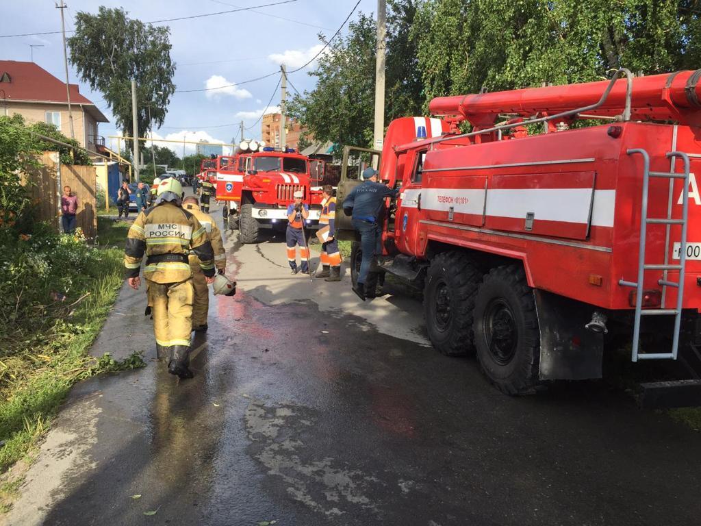 Фото Появились фото с пожара на улице Оренбургской в Новосибирске 5